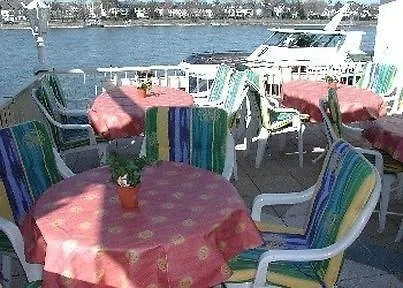 酒店 Rhein-hotel Restaurant Merkelbach 3*